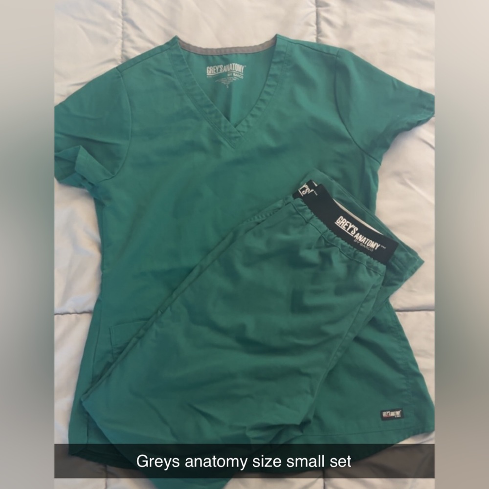 Greys anatomy size small scrub set